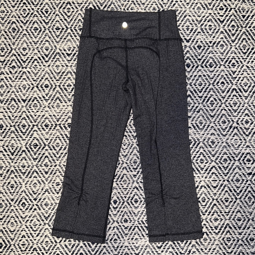 Lululemon gray cropped yoga pants with calf slits